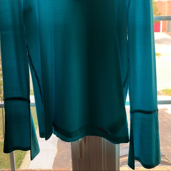 Turquoise Long Sleeves Sweater - Picture 3 of 3
